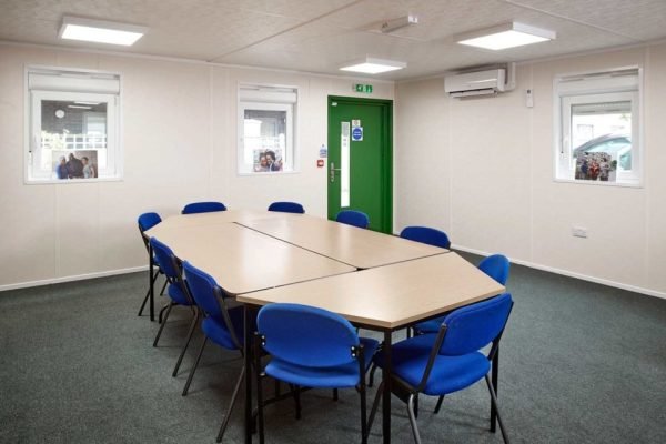 006-modular-building-meeting-room-960x640-1 (3 Bay) Compliant Modular Building