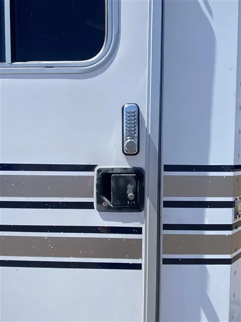 2000 Sooner 4 Horse Bumper Pull SUPER CLEAN