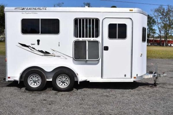 2-29.jpg 2005 Featherlite 2HST 2 Horse Trailer