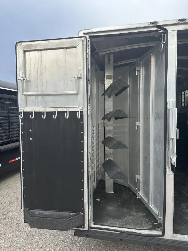 2004 Cherokee Trailers 4H GN Horse Trailer