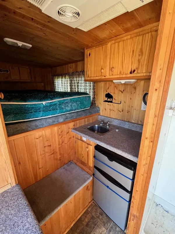 2004 Sundowner 3 Horse Weekender Horse Trailer