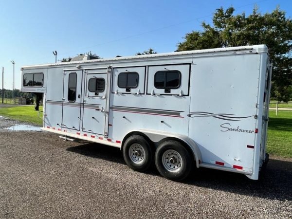 2004 Sundowner 3 Horse Weekender Horse Trailer