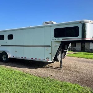 2004 Sundowner 3 Horse Weekender Horse Trailer