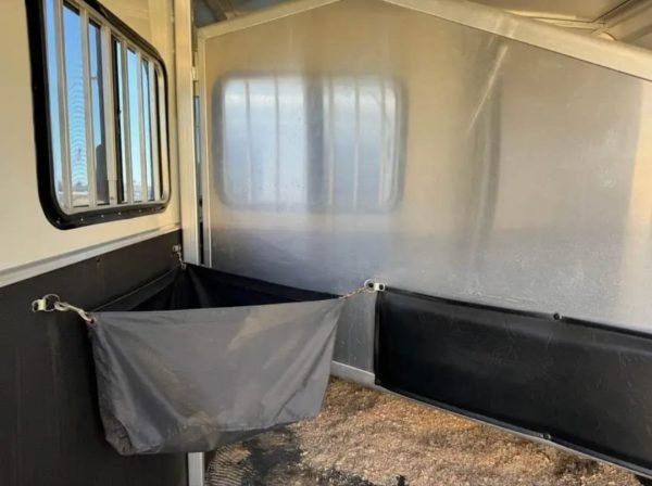 2008 Exiss Sport ES 30B 3 horse slant horse trailer