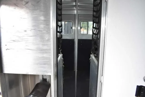 341567932_623845289191882_3445985308627948153_n.webp 2003 Featherlite 2HST 2 Horse Trailer