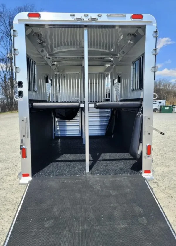 342801313_180215171628704_8134812667966712139_n-734x1024-1.webp 2023 4 Star 2+1 gooseneck