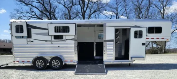 342971283_555830003397708_2182584965255478992_n-1024x456-1.webp 2023 4 Star 2+1 gooseneck