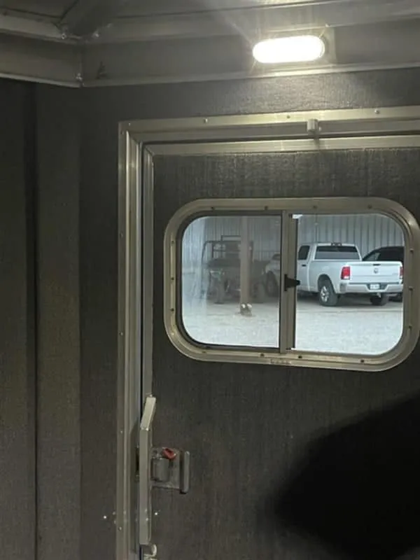 1999 Elite Custom 3 Horse Trailer