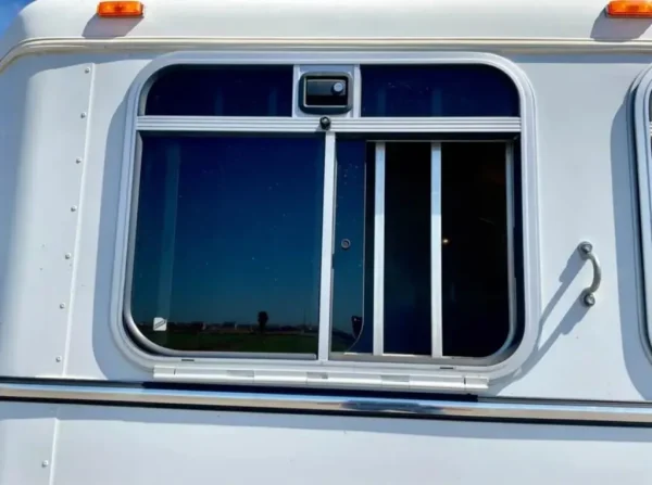 447644898_122148939086180202_5744845091926117719_n-1024x763-1.webp 2007 Circle J 2 Horse Trailer Slant Load