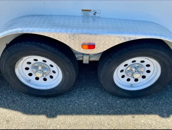 447794271_122148939062180202_8071803197083043775_n.webp 2007 Circle J 2 Horse Trailer Slant Load