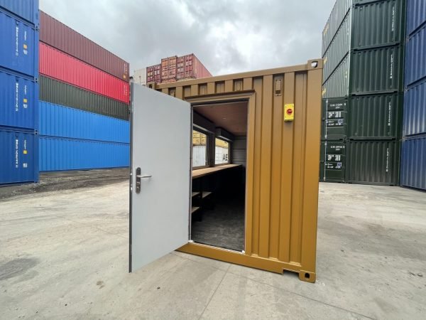 485107645_9532028673557696_2717496437465537580_n-1536x1152 20ft Converted Container Bar – Fully Customized Outdoor Serving Unit