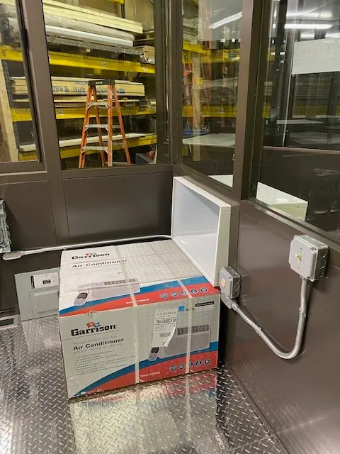 6x8-Stocker-air-conditioner-rotated-2.webp Guard Booth 6 8