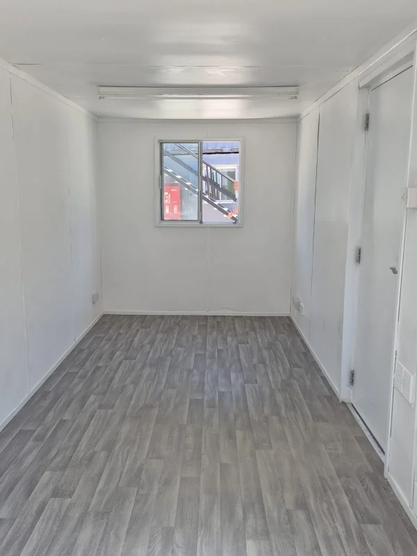 20 x 8 AV Open plan office green